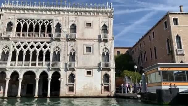 Venedik Venezia Ekim 2019 Talya Kıyılarında Nesnelerin Yakınında Yelkenli Sürüyor — Stok video