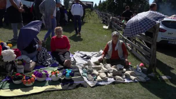 Venda Produtos Artesanais Feira Celebração Ovelhas Pramenka Montanha Vlasic Bósnia — Vídeo de Stock
