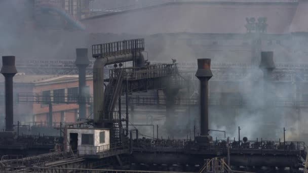 Industriell Förorening Från Fabrik Stor Rök Från Rör Atmosfären Nära — Stockvideo