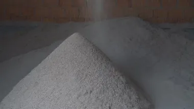 Endüstriyel üretim, ince doğranmış granüller.