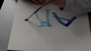 Küçük Çocuk sulu boya işi