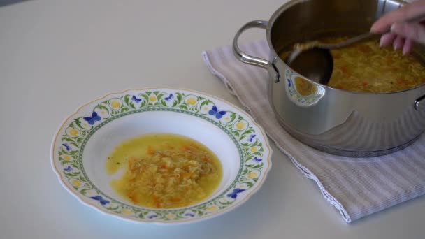 Sopa Con Verduras Pasta Huevos — Vídeo de stock