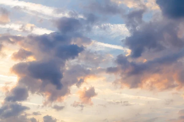 Bellissime Nuvole Colorate Nel Cielo All Alba — Foto Stock