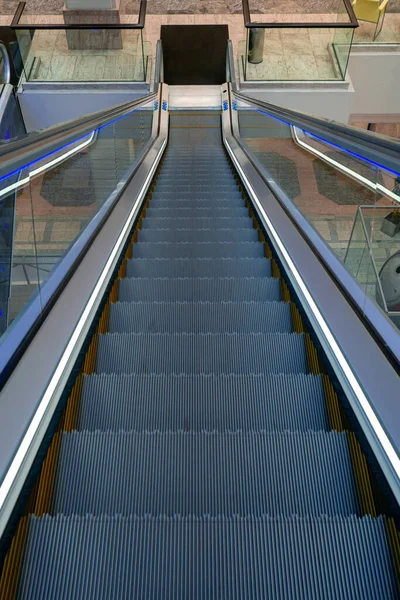 Empty Escalator Staircase Modern Shopping Center Leads Concept Customers Moving — Stock Photo, Image