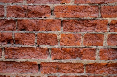 Vernikle kaplanmış kırmızı tuğlalardan oluşan dekoratif bir duvar. İnşaat veya mimari tema tasarımı için arka plan. Boşluğu kopyala