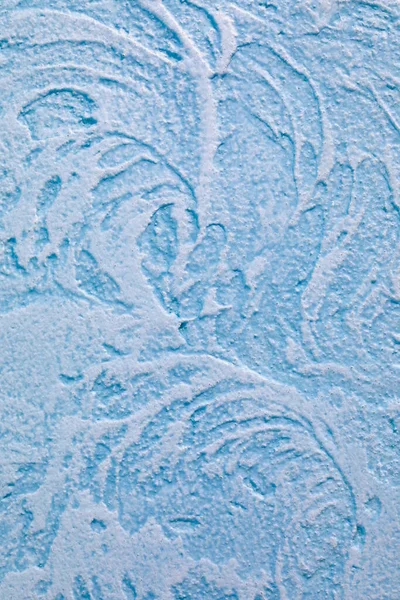 Tekstura jasnoniebieskiego tynku ściany z glazurą wykończenia. Luksusowe tło z imitacją fali morskiej. Ręcznie robione. — Zdjęcie stockowe