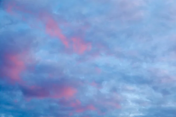 Drammatico Cielo Blu Con Nuvole Rosa Tramonto Copia Spazio — Foto Stock