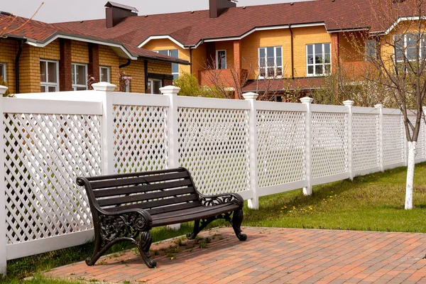 Empty Dark Wooden Bench Background White Plastic Fence Rural Village — Stock Photo, Image