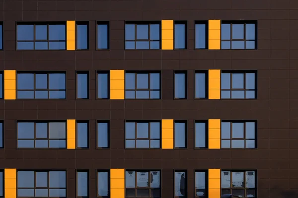 Ряд Вікон Вентильованому Фасаді Типового Сучасного Житлового Будинку Фрагмент Нового — стокове фото
