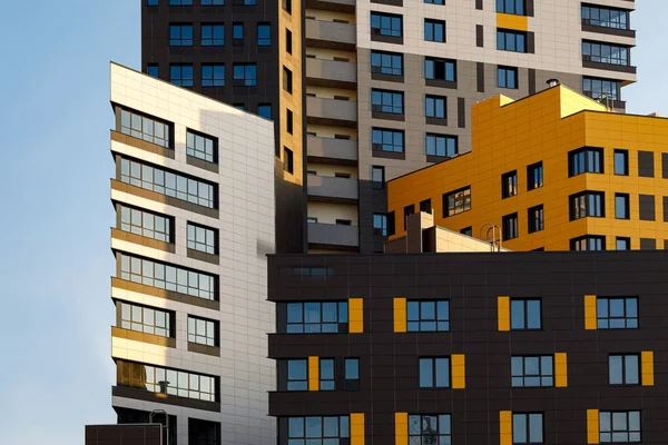 Modern residential area. Fragments of new elite residential buildings or a shopping complex. Part of modern urban real estate. — Stock Photo, Image