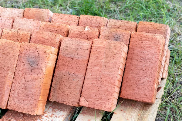 Racks Full Bodied Bricks Several Pallets Red Bricks Stacked Top — Stock Photo, Image