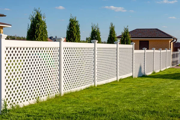 White Vinyl Fence Cottage Village Several Panels Connected Columns Tall — Stock Photo, Image