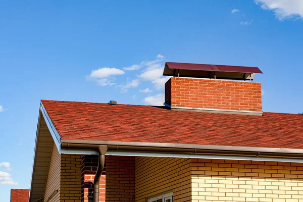 Cottage Roof Slopes Tides Chimney Blue Sky Brown Roof Bituminous — Stock Photo, Image