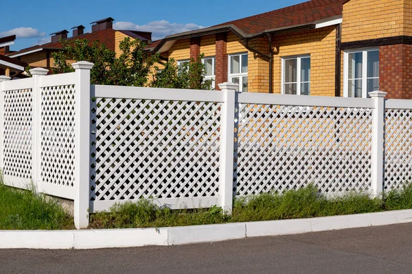 White Plastic Fence House Modern Cottage Village Concept Landscaping Protection — Stock Photo, Image