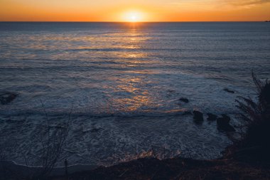 Sahilde güzel bir gün batımı