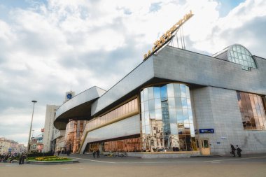 Minsk, Belarus - 24 Eylül 2019 Minsk ve Tren İstasyonu Meydanı