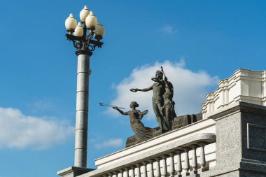 Minsk, Belarus - 24 Eylül 2019 Belarus Ulusal Akademik Bolşoy Operası ve Bale Tiyatrosu, Minsk 'in Trinity Hill bölgesinde yer almaktadır. Mimari, ayrıntılar