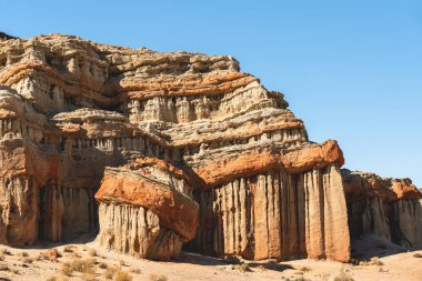 Manzaralı çöl uçurumları, Red Rock Canyon Eyalet Parkı, Kaliforniya.
