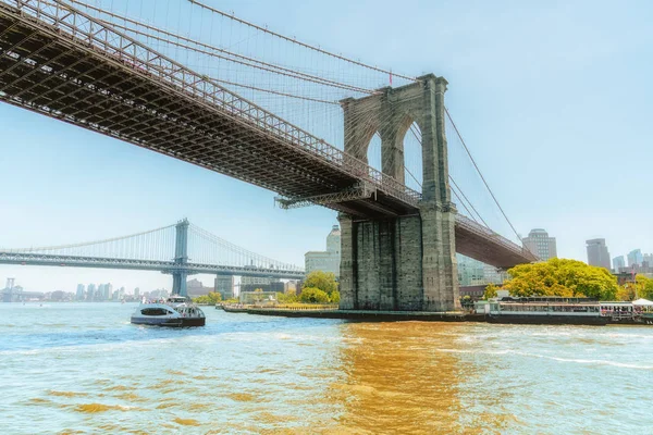 Бруклинский Мост Нью Йорк Ист Ривер Путешествие Лодке — стоковое фото