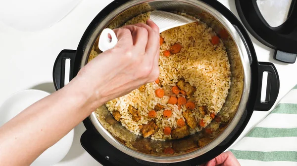 Mischen Gekochten Reis Gemüse Und Fleisch Einem Topf Kochen Von — Stockfoto