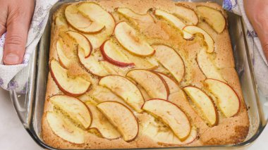 Fırında pişmiş elmalı bisküvi. Sadece sobadan.