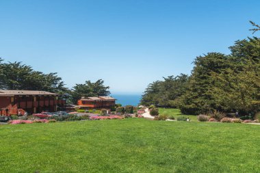 Big Sur, Kaliforniya / ABD - 1 Mayıs 2020 Big Sur geçidi. Ragged Point Oteli, Kaliforniya Sahil Hattı