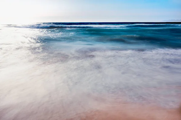 Αφηρημένο Φόντο Ηλιόλουστη Μέρα Στην Παραλία Επιφάνεια Νερού Και Αντανάκλαση — Φωτογραφία Αρχείου
