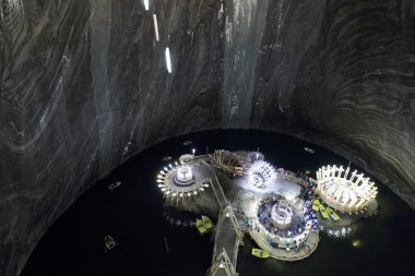 Turda Salt Mine, Transilvanya, Romanya, Avrupa'nın meşhur Simgesel Yapı iç görünümü