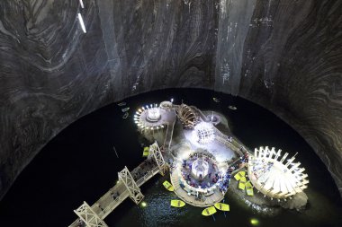Turda Salt Mine, Transilvanya, Romanya, Avrupa'nın meşhur Simgesel Yapı iç görünümü