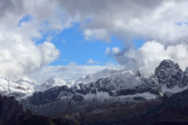 Dolomitler, İtalya ve Avrupa 'da sonbahar sonu manzarası