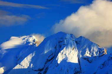 Marmolada ve en tepe günbatımı ışık, Dolmites, İtalya