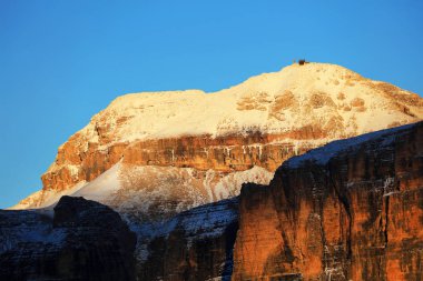 Günbatımı üzerinde Piz Boe (3152m) - Sella tur veya Gruppo di Sella, Güney Tirol, Dolomites dağlar, İtalya üst görünümünü ışık