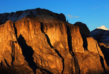 Günbatımı üzerinde Piz Boe (3152m) - Sella tur veya Gruppo di Sella, Güney Tirol, Dolomites dağlar, İtalya üst görünümünü ışık