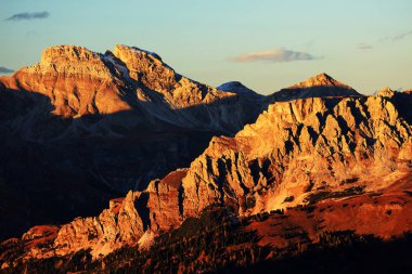 Günbatımı üzerine Odle grup Dolomites, İtalya, Avrupa'nın ışık