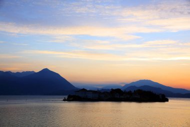 Lago Maggiore, İtalya, Avrupa'nın doğal gün batımı görünümü