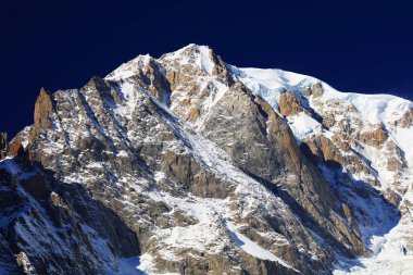 Mont Blanc (4810 m) Courmayeur, Avrupa Alpleri gördüm