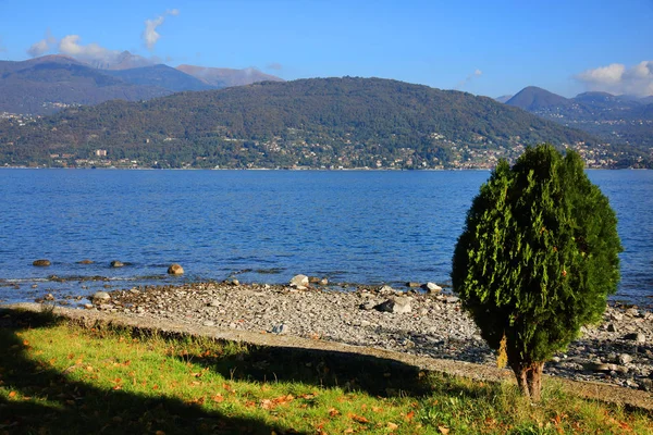 Isola dei Pescatori on the Lago Maggiore — 图库照片