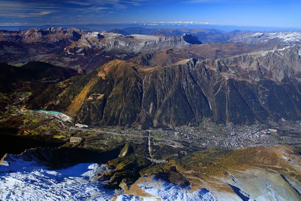 法国上萨瓦省米迪 Aiguille Midi Chamonix 谷鸟图 — 图库照片