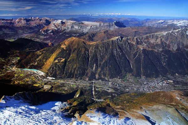 法国上萨瓦省米迪 Aiguille Midi Chamonix 谷鸟图 — 图库照片