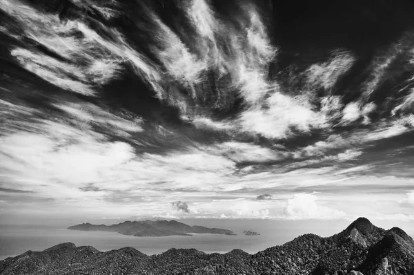 Panoramablick Auf Blauen Himmel Meer Und Berge Vom Standpunkt Der — Stockfoto