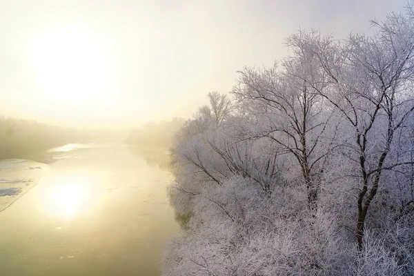 Paisaje de invierno del río — Foto de Stock
