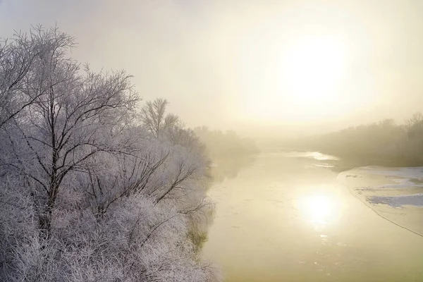 Paisaje de invierno del río —  Fotos de Stock