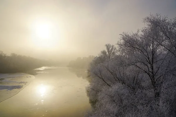 Paisaje de invierno del río —  Fotos de Stock