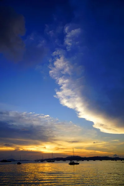 Zonsondergang licht over Langkawi-eiland — Stockfoto