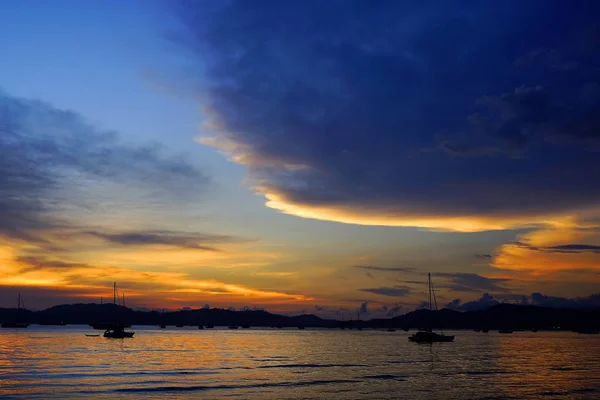 Sonnenuntergang über der Insel Langkawi — Stockfoto