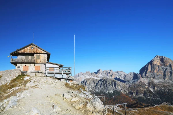 1883 Yılında Inşa Edilen Rifugio Nuvolau Dağ Kulübesi Nuvolau Dağı — Stok fotoğraf