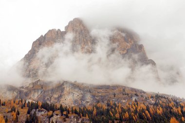 Dolomitler, İtalya ve Avrupa 'daki Alp sonbahar manzarası