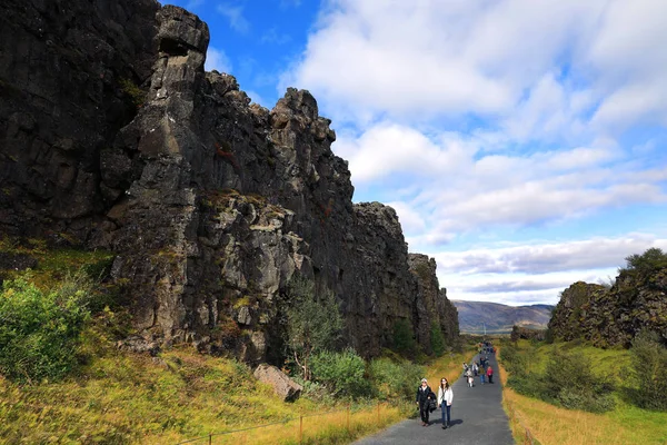 Pingvellir Ulusal Parkı Zlanda Avrupa Ziyaret Eden Turistler — Stok fotoğraf