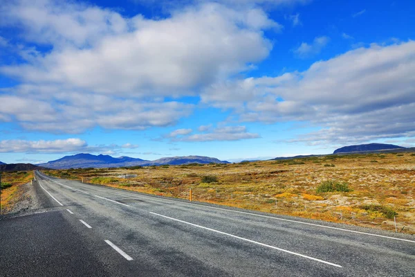 路线1或环路 Hringvegur 是一条环岛公路 连接冰岛和欧洲的旅游胜地 — 图库照片