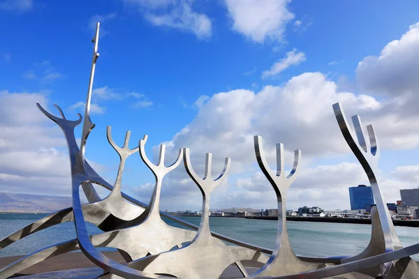 Sun Voyager Iconic Symbol Reykjavik Stainless Steel Sculpture Viking Ship — ストック写真